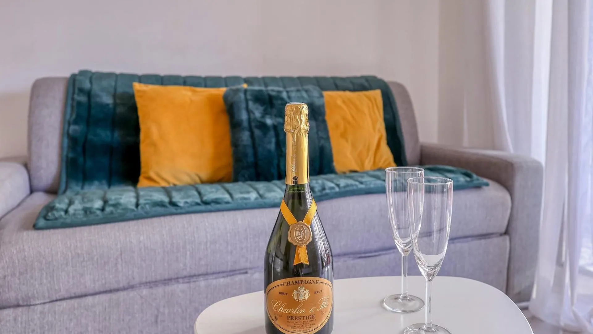 Apartment Cannes Le Versailles Standing Presta